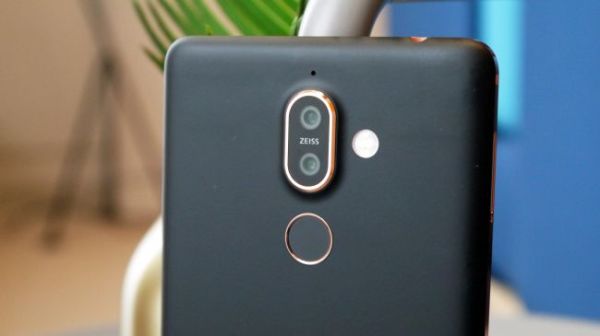 ýNokia 7 Plus:ۼĹȸPixel 2 XL